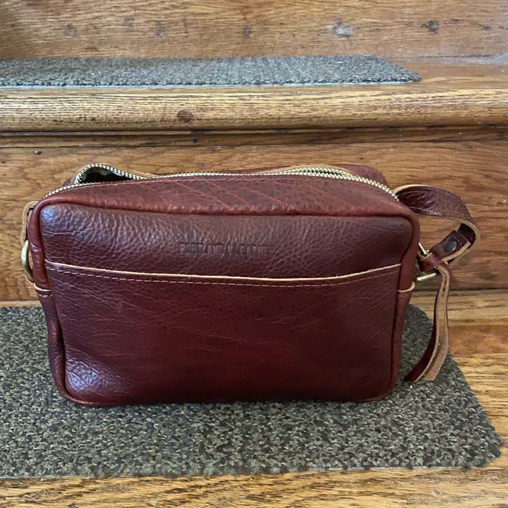 AP Portland Leather Cinnamon Bear Large Camera bag